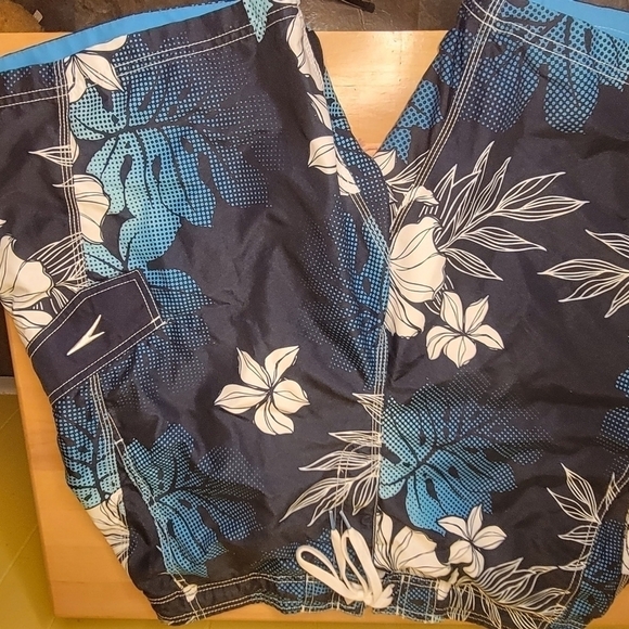 Speedo mens bord shorts, swim suit,beach wear *** STOP BYTHE CLOSET Ty.... - Picture 4 of 7